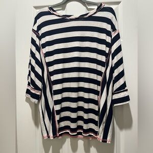 Honeyme size large never worn Flowey top